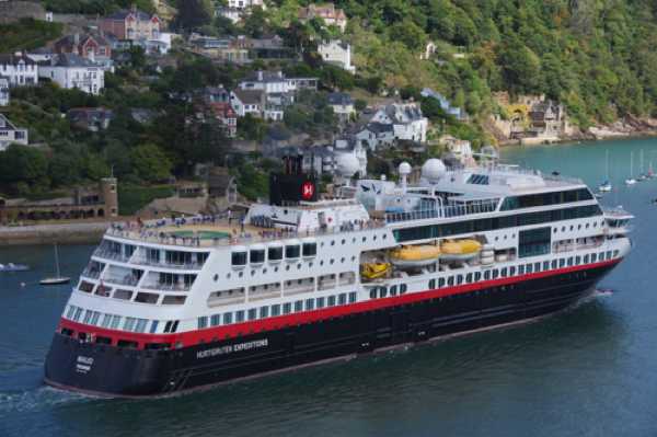 19 August 2022 - 15:04:55

 -------------- 
Hertigruten cruise ship Maud departs Dartmouth